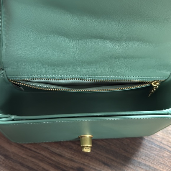 Coach Dinky 18 with Quilting - Picture 10 of 10